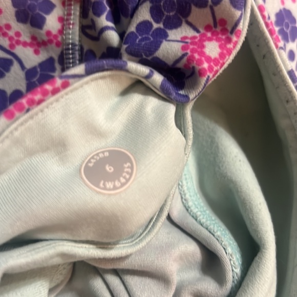 Lululemon Wunder Under Crop
Twiggy Printed Purple/Aquamarine • GREAT CONDITION - Picture 3 of 5